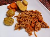 Bondiola Desmechada con Boniatos, Batata y Papines