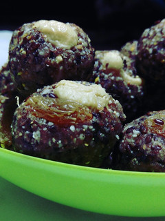 ஹைய் புரோட்டின் லட்டு (high protien laddu recipe in Tamil)#book செய்முறை முக்கிய புகைப்படம்