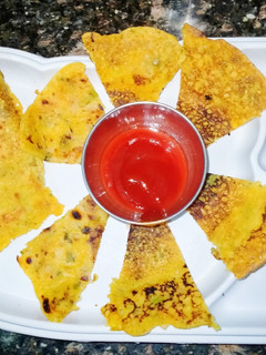 बेसन का चीला (Besan ka cheela recipe in Hindi) रेसिपी मुख्य फोटो
