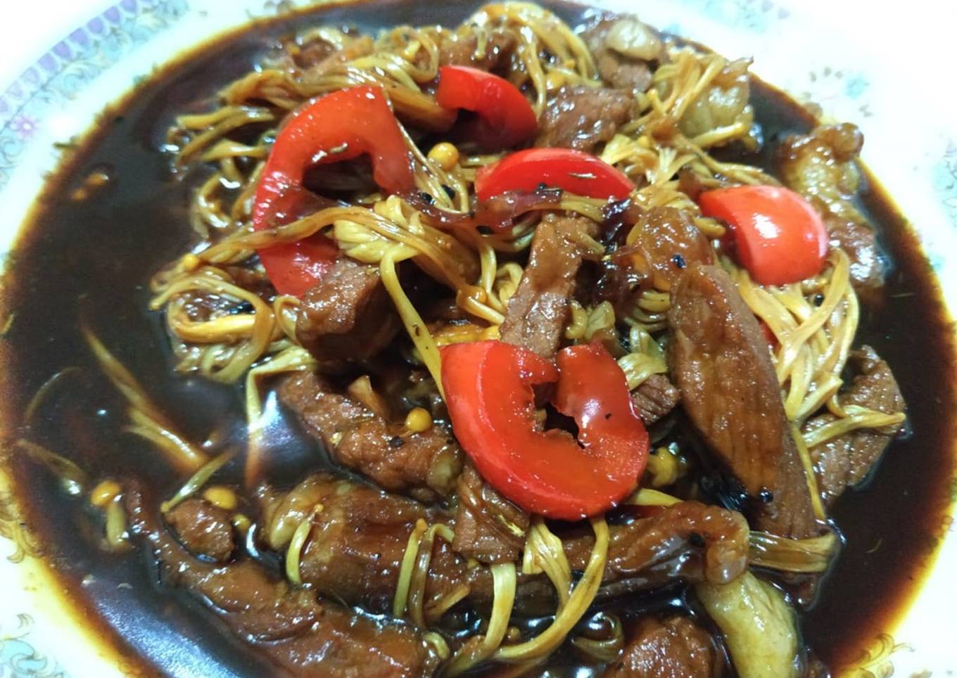 Sapi lada hitam enoki