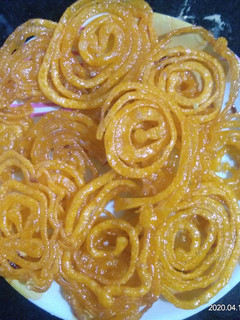 જલેબી(jalebi Recipe in Gujarati) રેસીપી મુખ્ય ફોટો