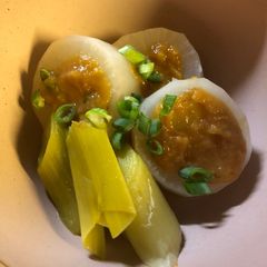 A picture of Simmered daikon / Furofuki daikon.