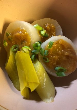 A picture of Simmered daikon / Furofuki daikon.