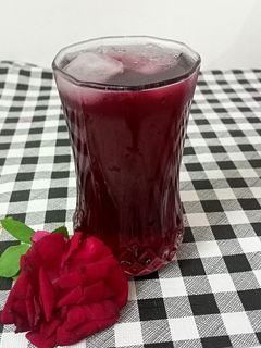 ગુલાબ નું શરબત (Rose Sharbat Recipe In Gujarati) રેસીપી મુખ્ય ફોટો