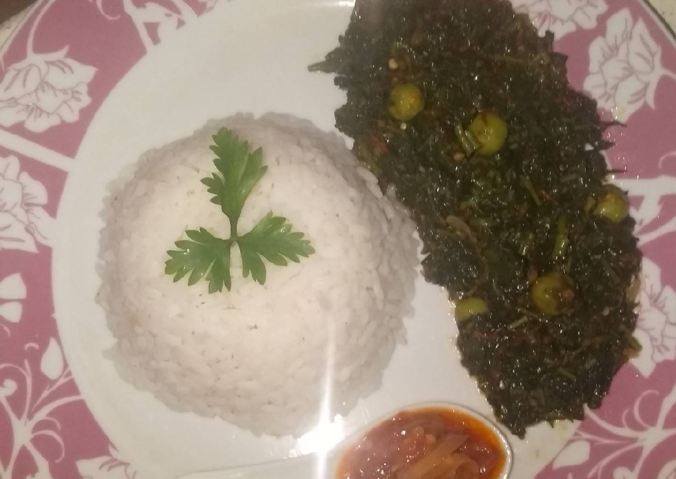 White rice and garden egg leaves soup