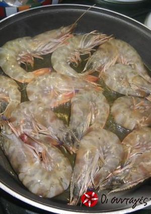 A picture of Shrimps in oil and oregano.