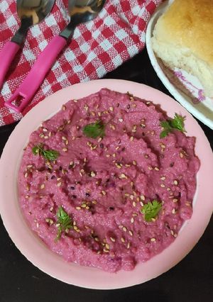 बीटरूट हम्मस(Beetroot hummus recipe in Hindi) रेसिपी मुख्य फोटो