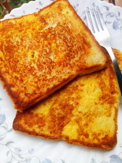 A picture of French Toast.