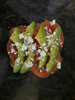 Foto principal de Tostada de tomate y aguacate