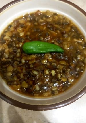 A picture of 2 lentils, delicious food.