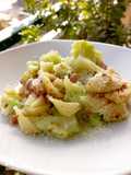 Conchiglie con cavolo verde, prosciutto e mollica di pane croccante