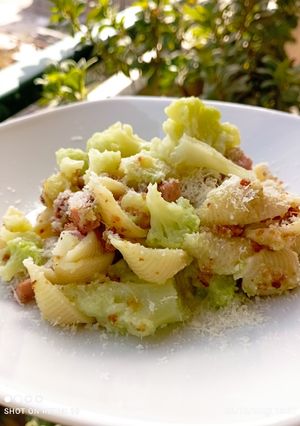 Foto di Conchiglie con cavolo verde, prosciutto e mollica di pane croccante