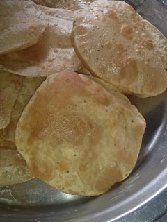 पूरी (poori recipe in Hindi) रेसिपी मुख्य फोटो