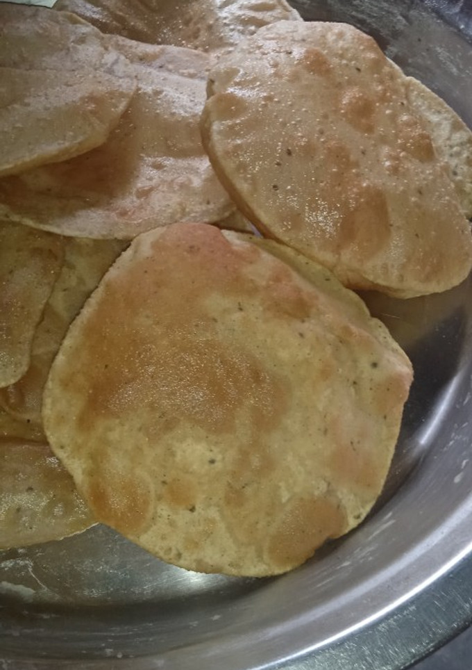 पूरी (poori recipe in Hindi) रेसिपी मुख्य फोटो