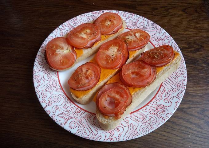 Bruschettas à la mimolette, jambon rôti et tomate