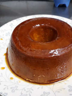 Una foto de Flan con leche condensada y dulce de leche