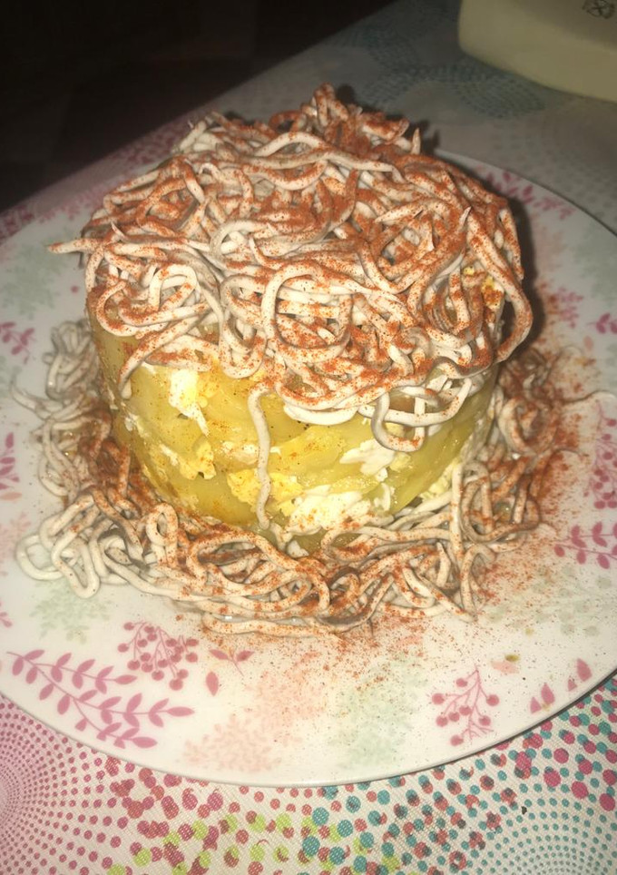 Una foto de Volcán de patatas con gulas