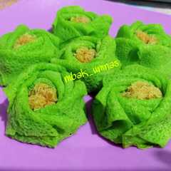 Dadar Gulung Bentuk Bunga রেসিপির প্রধান ছবি