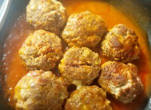 Una foto de Albóndigas rellenas con queso y jamón