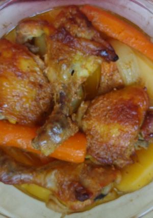 Mézes-mustáros csirke, hagymás, répás, krumpliágyon recept fotója