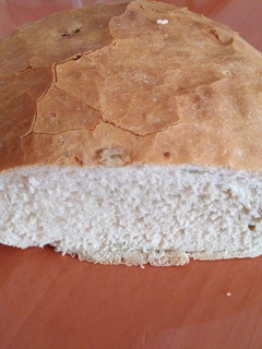 Una foto de Hogaza de pan esponjoso con pipas de calabaza