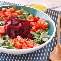 A picture of Beetroot, tomato and watercress salad - salatet shamandar, banadoura w bakleh.
