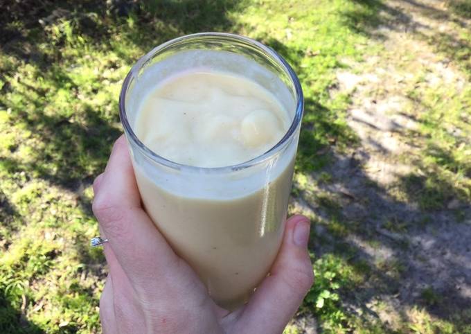 Banana, mango and ginger smoothie