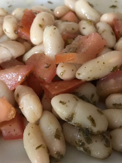 Una foto de Ensalada de judías blancas con menta