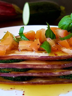 Una foto de Ensalada de berenjena y calabacín. Apta para diabéticos