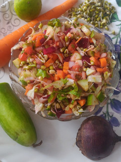 સલાડ(Salad Recipe in Gujarati) રેસીપી મુખ્ય ફોટો