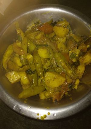 आलू पटल की सूखी सब्जी (aloo potol ki sukhi sabzi recipe in Hindi) रेसिपी मुख्य फोटो