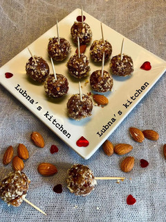A picture of Almond & Date Balls:.