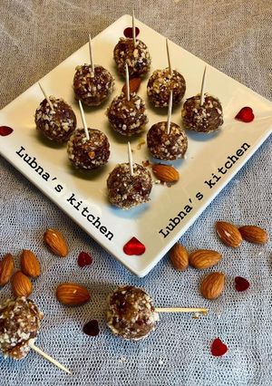A picture of Almond & Date Balls:.