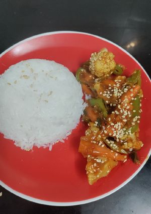 A picture of Stir fry veggies in szechuan.