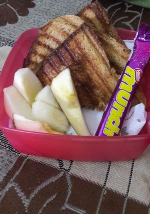 A picture of Boiled potato capsicum onion tomato sandwiches.