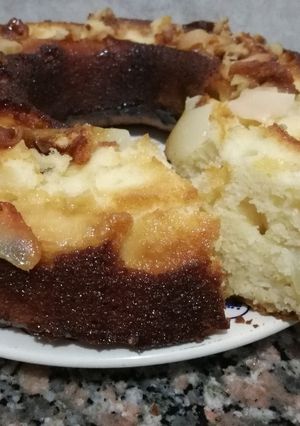 Una foto de Torta de pera invertida