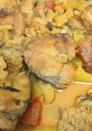 রুই মাছ ফুল কপি আলু ও টমেটো দিয়ে রান্না রেসিপির প্রধান ছবি