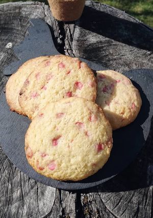 Une photo de Cookies aux pépites de fraise 🍓🍪