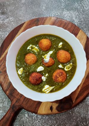 A picture of MALAI KOFTA with SPINACH GRAVY (with fresh cream).