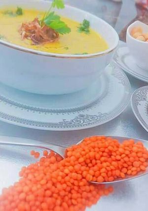 صورة لوصفة شوربة العدس مع البصل المكرمل