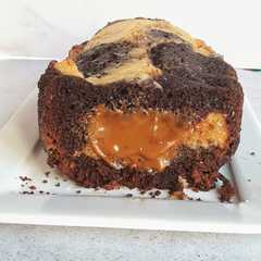 Una foto de ❌ BUDÍN MARMOLADO RELLENO DE DULCE DE LECHE‼😱🤤🤤
