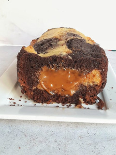 Una foto de ❌ BUDÍN MARMOLADO RELLENO DE DULCE DE LECHE‼😱🤤🤤