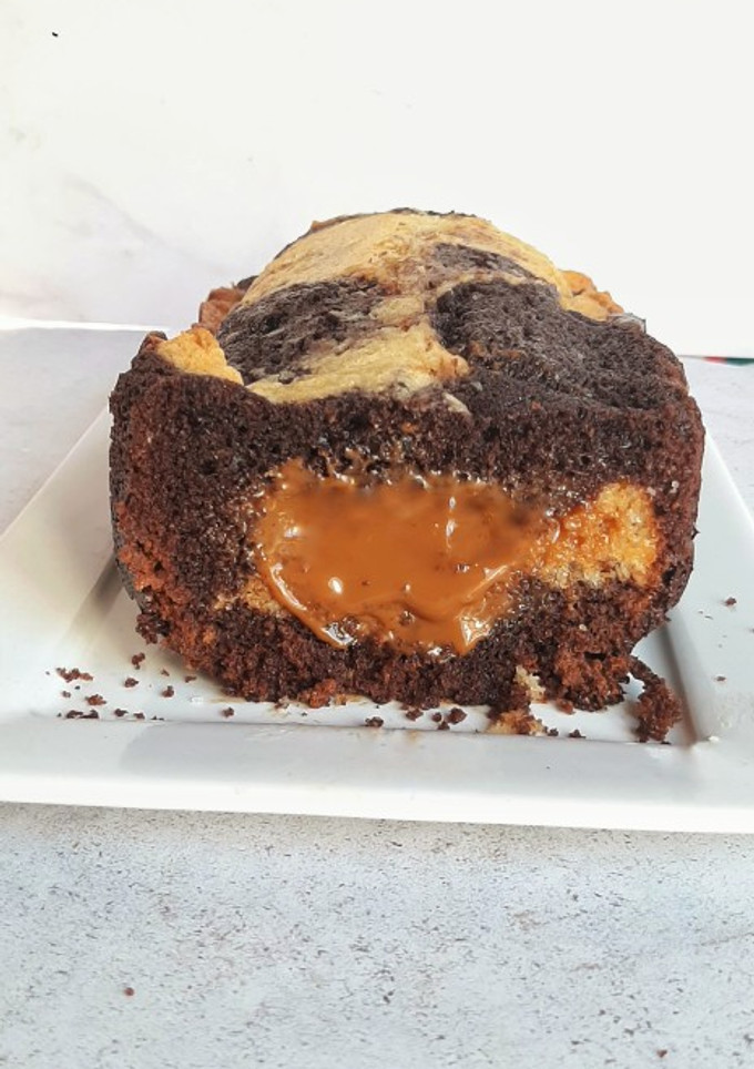 Una foto de ❌ BUDÍN MARMOLADO RELLENO DE DULCE DE LECHE‼😱🤤🤤