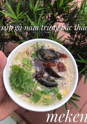 Hình của món Súp gà nấm trứng bắc thảo.