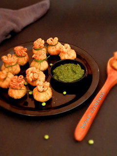 લીલવા કચોરી(Lilva kachori recipe in Gujarati) રેસીપી મુખ્ય ફોટો