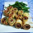 Spiedini di zucchine impanate e arrotolate con arrosto di tacchino gratinati al forno