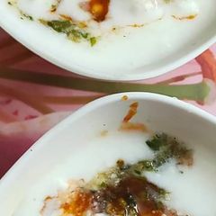 A picture of Dahi bhalle.