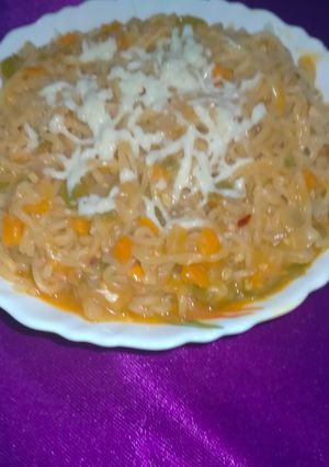 डबल लेयर चीजी चिंग्स नूडल्स (double layer cheesy chings noodles recipe in Hindi) रेसिपी मुख्य फोटो