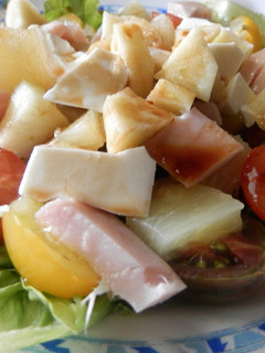 Una foto de Ensalada de pavo con piña y manzana