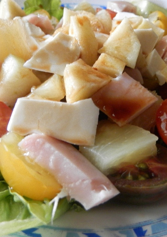 Una foto de Ensalada de pavo con piña y manzana